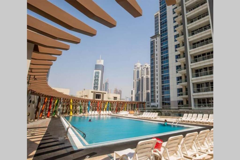 Higuests - Roomy Apt With Infinity Pool Close To Burj Khalifa Dubai Exteriör bild